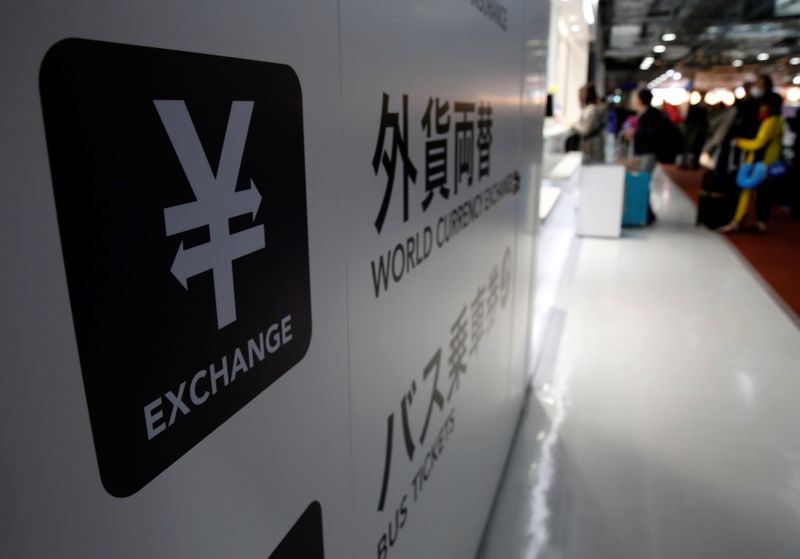 &copy; Reuters. FILE PHOTO: A Japanese yen currency sign (L) is seen at a currency exchange office as people line up to exchange money at Narita International airport, near Tokyo, Japan, March 25, 2016. REUTERS/Yuya Shino