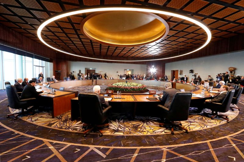 &copy; Reuters. FILE PHOTO: Leaders attend the retreat session of the APEC Summit in Port Moresby, Papua New Guinea November 18, 2018. REUTERS/David Gray/File Photo