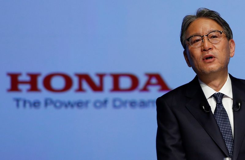 &copy; Reuters. FILE PHOTO: Honda Motor new CEO Toshihiro Mibe attends his inaugural news conference in Tokyo, Japan April 23, 2021.  REUTERS/Issei Kato