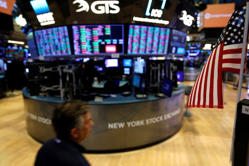 &copy; Reuters. FILE PHOTO: Traders work on the floor of the New York Stock Exchange (NYSE) in New York City, U.S., July 12, 2021.  REUTERS/Brendan McDermid