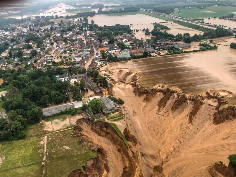 &copy; Reuters. Vista aérea de área atingida por enchentes em Erftstadt-Blessem, na Alemanha
16/07/2021 REUTERS/Rhein-Erft-Kreis