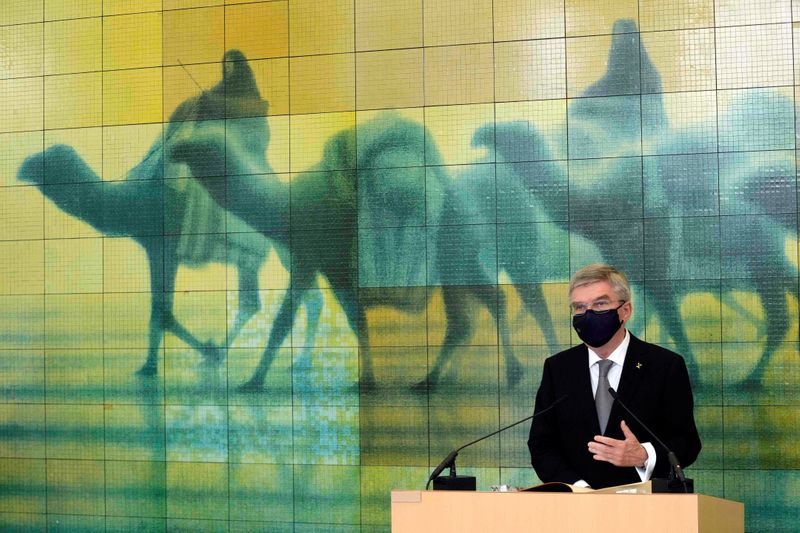 &copy; Reuters. توماس باخ رئيس اللجنة الأولمبية الدولية يلقي كلمة خلال زيارته متحف هيروشيما الذي يخلد ذكرى ضحايا الهجوم النووي الأمريكي على المدينة اليابا