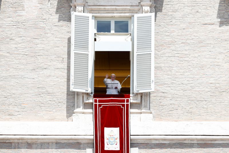 &copy; Reuters. Pope Francis leads Angelus prayer from his window at the Vatican following intestinal surgery, at the Vatican, July 18, 2021. REUTERS/Remo Casilli