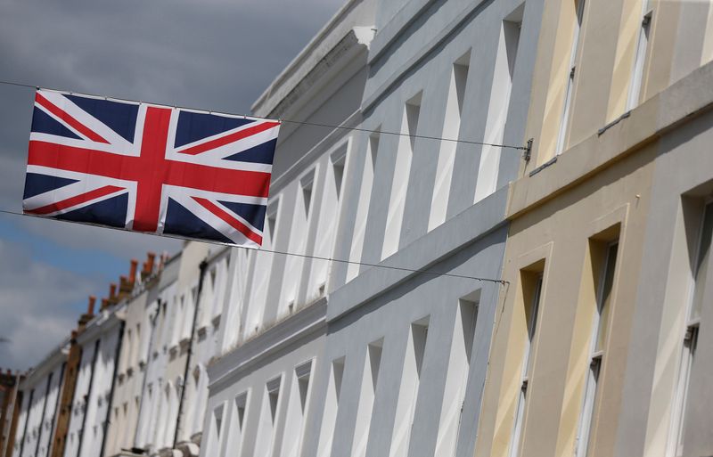 &copy; Reuters. FILE PHOTO: A Union flag hangs across a street of houses in London, Britain June 3, 2015. REUTERS/Suzanne Plunkett