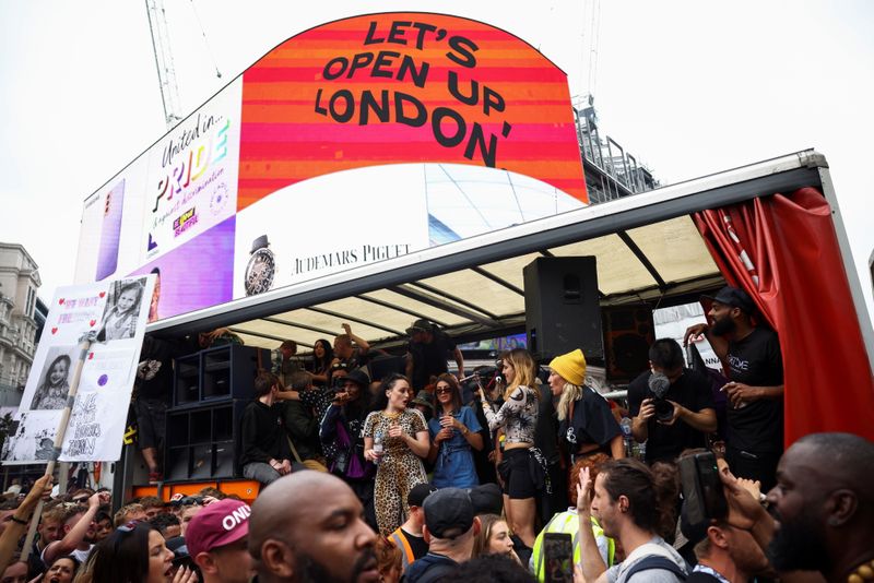 &copy; Reuters. FILE PHOTO: Demonstrators gather at Piccadilly Circus calling for nightclubs to reopen during a Save Our Scene protest, amid the coronavirus disease (COVID-19) pandemic, in London, Britain June 27, 2021. REUTERS/Henry Nicholls