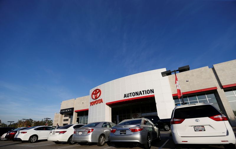 &copy; Reuters. FILE PHOTO: FILE PHOTO: Vehicles for sale are pictured on the lot at AutoNation Toyota dealership in Cerritos, California December 9, 2015.   REUTERS/Mario Anzuoni/File Photo