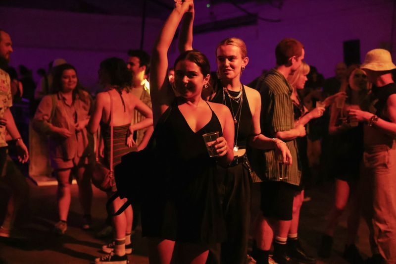 &copy; Reuters. Pessoas dançam em casa noturna de Londres após fim das restrições contra a Covid-19
19/07/2021 REUTERS/Natalie Thomas