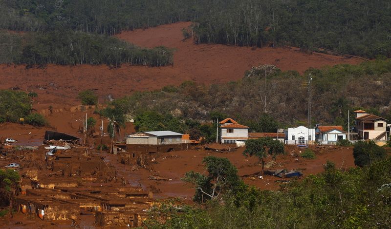 &copy; Reuters. Danos causados pelo rompimento de barragem da Samarco em Mariana (MG) 
06/11/2015
REUTERS/Ricardo Moraes