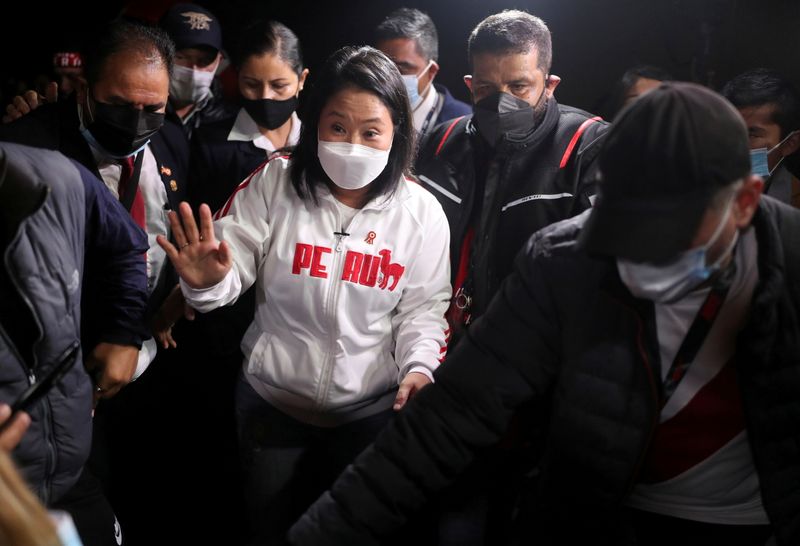 &copy; Reuters. Foto de arhivo ilustrativa de Keiko Fujimori llegando a una reunión con sus seguidores en Lima. 
Jul 7, 2021. REUTERS/Sebastian Castaneda/
