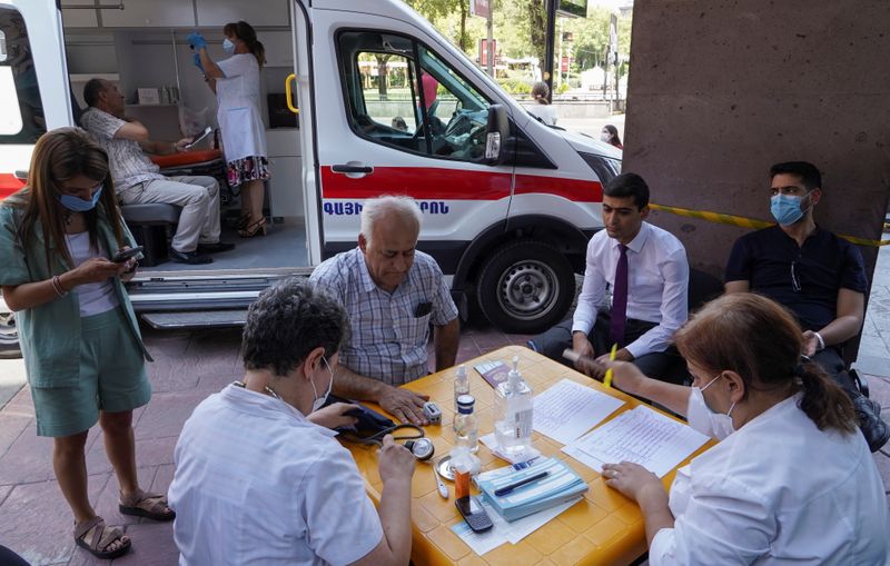 &copy; Reuters. 　７月１９日、新型コロナウイルスワクチンが不足しているイランから、観光客として隣国アルメニアを訪れて無償で接種を受けるイラン人が増加している。アルメニア観光当局のデータで