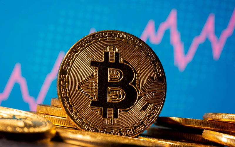 &copy; Reuters. FILE PHOTO: A representation of virtual currency bitcoin is seen in front of a stock graph in this illustration taken November 19, 2020. REUTERS/Dado Ruvic/Illustration/File Photo