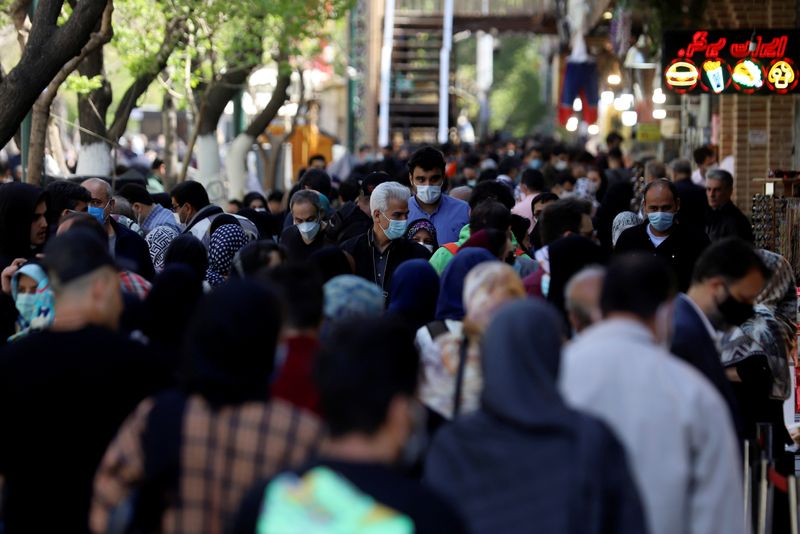 © Reuters. L'Iran a imposé mardi un confinement d'une semaine dans la capitale Téhéran et dans une province voisine, face à une cinquième vague de pandémie qui a porté le nombre de cas à un nouveau record, a rapporté la télévision publique iranienne. /Photo prise le 30 mars 2021/REUTERS/Majid Asgaripour/WANA 