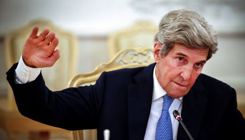 &copy; Reuters. FILE PHOTO: U.S. climate envoy John Kerry gestures as he talks during a meeting with Russian Foreign Minister Sergei Lavrov (not pictured) in Moscow, Russia July 12, 2021. Dimitar Dilkoff/Pool via REUTERS