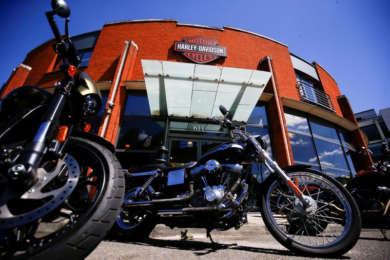 &copy; Reuters. FILE PHOTO: Harley Davidson motorcycles are displayed for sale at a showroom in London, Britain, June 22 2018. REUTERS/Henry Nicholls/File Photo