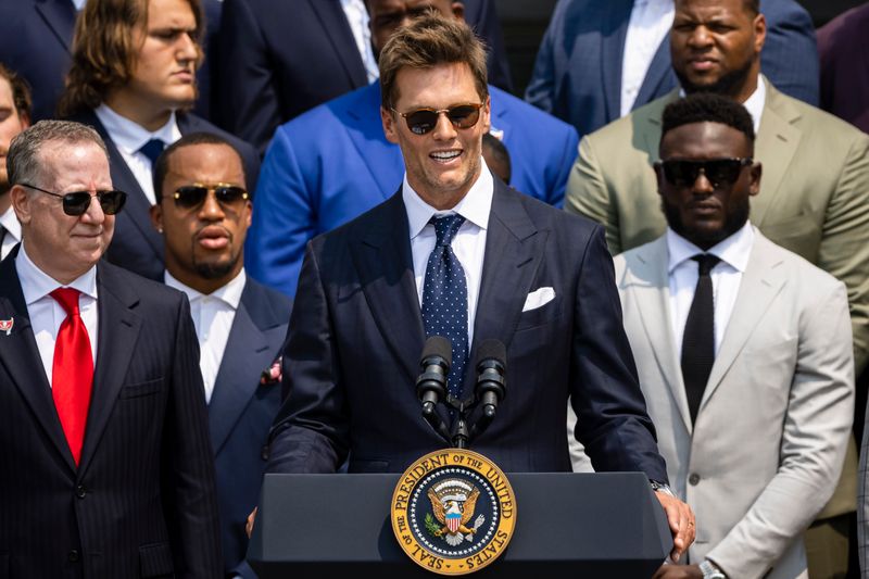 &copy; Reuters. Tom Brady durante visita do elenco do Tampa Bay Buccaneers ao presidente dos EUA, Joe Biden, na Casa Branca
20/07/2021 Scott Taetsch-USA TODAY Sports