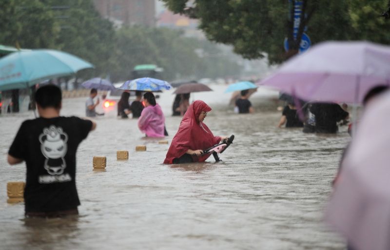 Chine: Douze morts après les plus fortes pluies en un millénaire