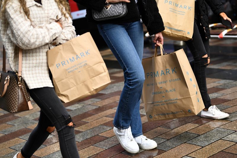 &copy; Reuters. FILE PHOTO: People carry Primark shopping bags after retail restrictions due to coronavirus disease (COVID-19) eased, in Belfast, Northern Ireland, May 4, 2021. REUTERS/Clodagh Kilcoyne/File Photo