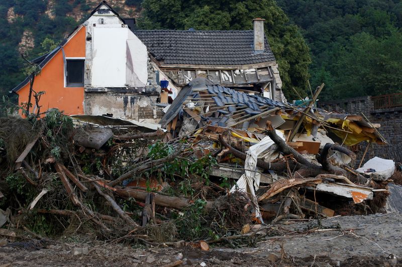 &copy; Reuters. Damages are seen in an area affected by floods caused by heavy rainfalls in Schuld, Germany, July 20, 2021. REUTERS/Thilo Schmuelgen/Files