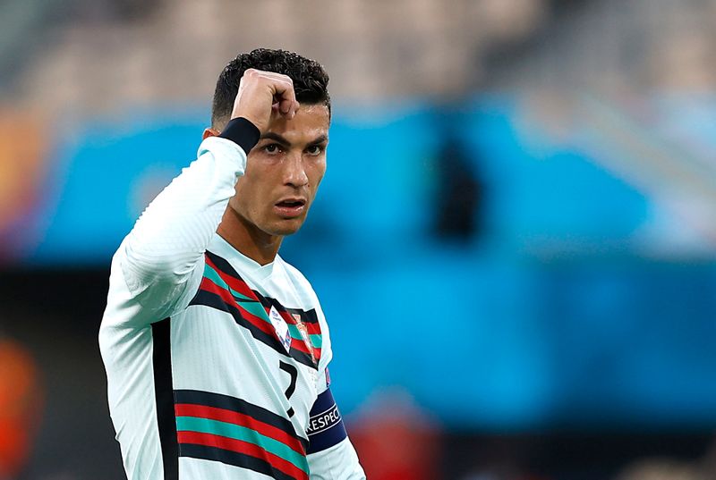 &copy; Reuters. Euro 2020- Cristiano Ronaldo durante l'ottavo di finale tra Portogallo e Belgio all'Estadio de La Cartuja. Siviglia, 27 giugno 2021.REUTERS/Marcelo Del Pozo