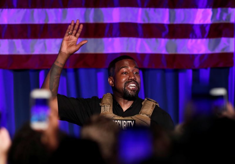&copy; Reuters. Foto de archivo del Kanye West en su primer acto de campaña por la presidencia en North Charleston, Carolina del Sur. 
Jul 19, 2020.  REUTERS/Randall Hill