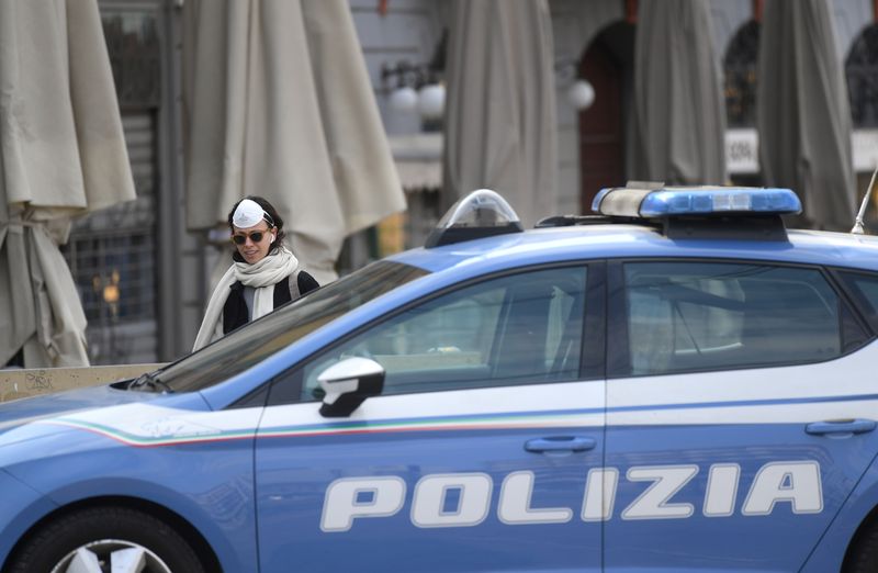 &copy; Reuters. Un membre du parti italien d'extrême droite la Ligue a été placé en résidence surveillée après avoir mortellement touché par balle un immigré marocain. /Photo d'archives/REUTERS/Daniele Mascolo