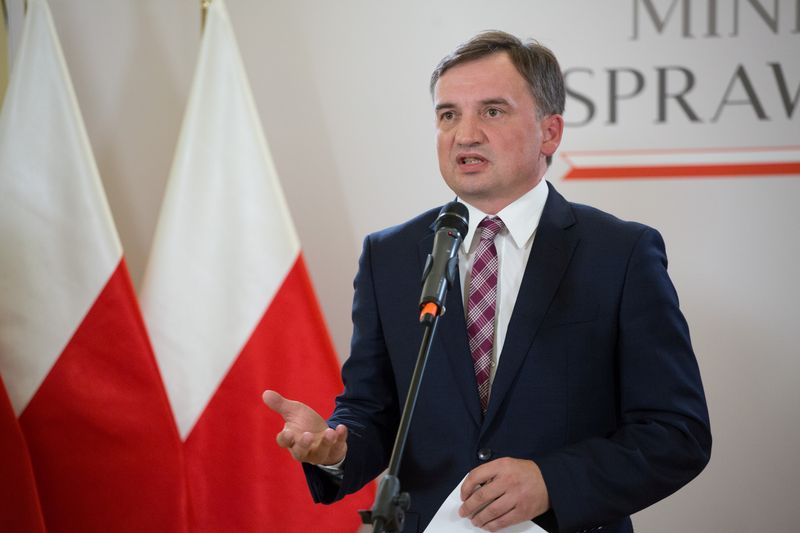 &copy; Reuters. Le ministre polonais de la Justice, Zbigniew Ziobro (en photo), a déclaré mercredi qu'il n'était pas possible de se conformer à la décision de la Cour de justice de l'Union européenne demandant à Varsovie de suspendre le système de sanctions disci