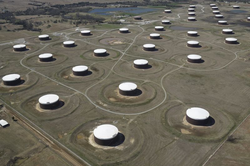 © Reuters. Tanques para armazenamento de petróleo em Cushing, Oklahoma (EUA) 
24/03/2016
REUTERS/Nick Oxford