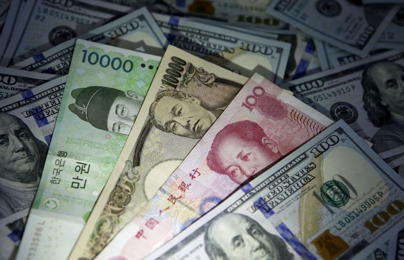 &copy; Reuters. FILE PHOTO: South Korean won, Chinese yuan and Japanese yen notes are seen on U.S. 100 dollar notes in this picture illustration taken in Seoul, South Korea, December 15, 2015. REUTERS/Kim Hong-Ji