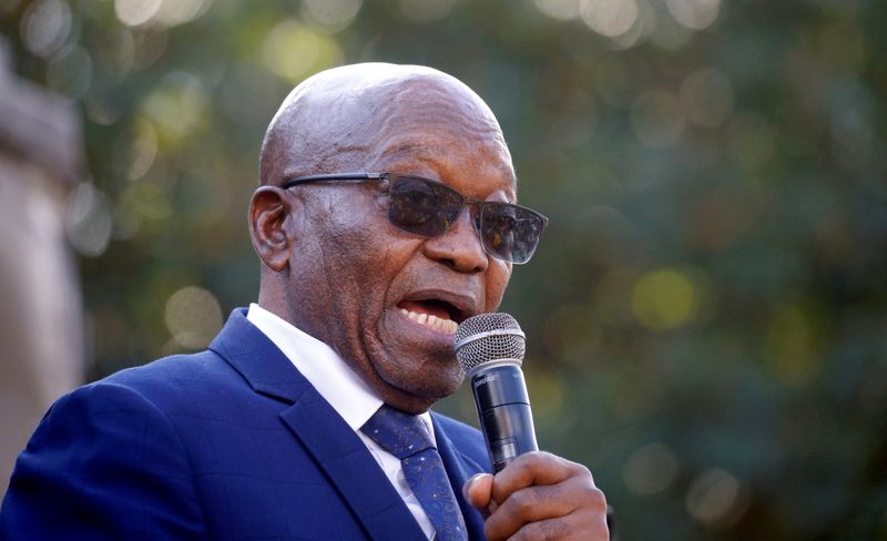&copy; Reuters. FILE PHOTO: South African former President Jacob Zuma speaks to supporters after appearing at the High Court in Pietermaritzburg, South Africa, May 17, 2021. REUTERS/Rogan Ward
