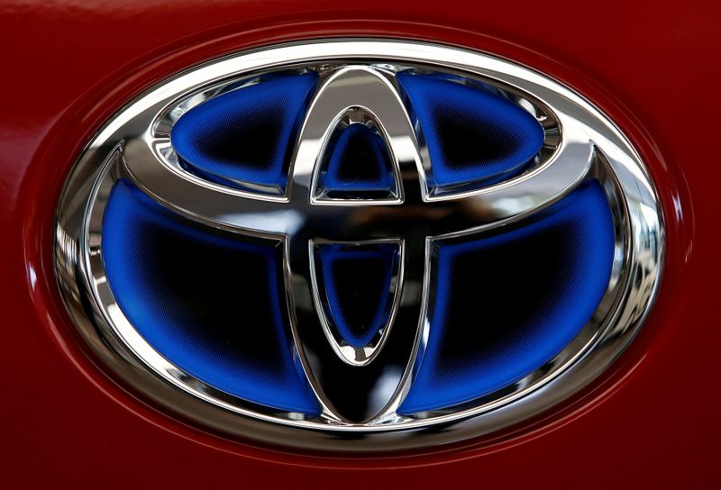&copy; Reuters. FILE PHOTO: Toyota Motor Corp's logo on Estima Hybrid model is pictured at its headquarters in Tokyo, Japan, February 6, 2017.  REUTERS/Kim Kyung-Hoon/File Photo