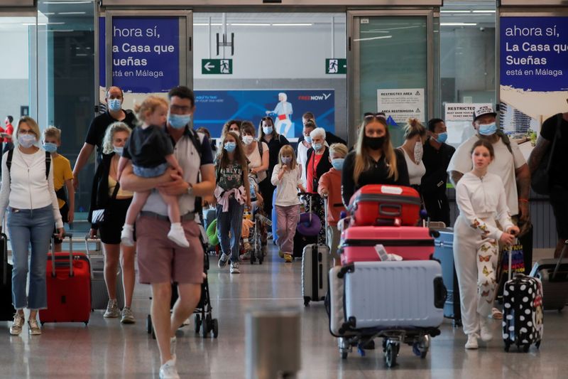 &copy; Reuters. L'Allemagne envisage de déclarer l'Espagne et les Pays-Bas "zones à haut risque" de COVID-19, rendant ainsi la quarantaine obligatoire pour les voyageurs non intégralement vaccinés en provenance de ces deux pays, rapporte jeudi le groupe de journaux F