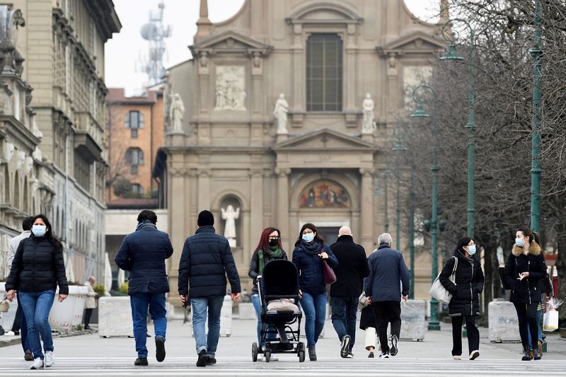 &copy; Reuters. Le gouvernement italien a annoncé jeudi la généralisation du pass sanitaire pour accéder à de nombreux lieux publics afin d'enrayer la propagation de l'épidémie de coronavirus. /Photo prise le 3 mars 2021/REUTERS/Flavio Lo Scalzo