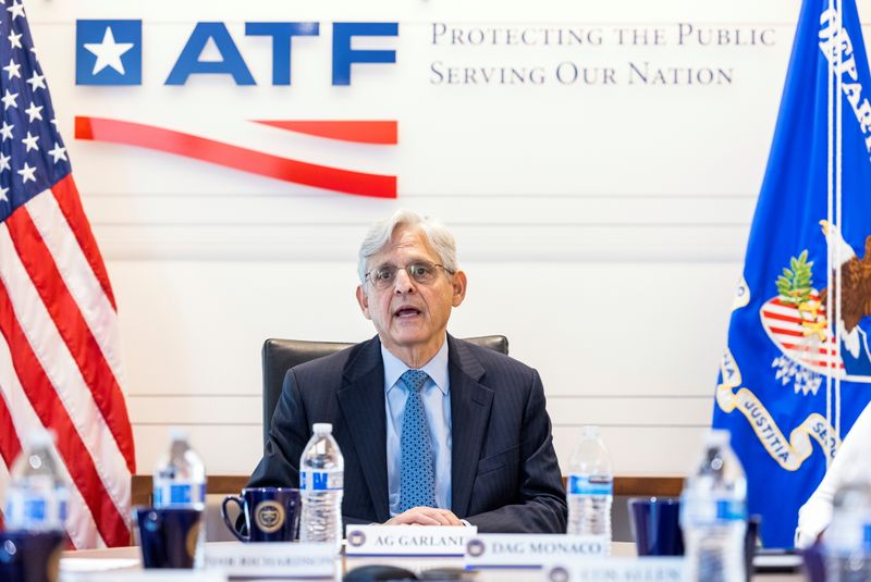 © Reuters. U.S. Attorney General Merrick Garland announces the launch of the Justice Department's  five cross-jurisdictional gun trafficking strike forces at the ATF in Washington, DC, U.S., July 22, 2021.  Jim Lo Scalzo/Pool via REUTERS