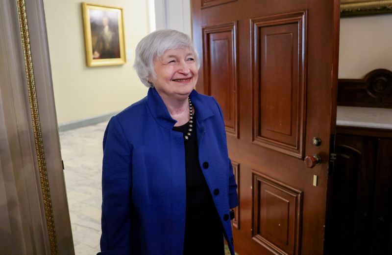 &copy; Reuters. FOTO DE ARCHIVO: La secretaria del Tesoro de Estados Unidos, Janet Yellen, celebra una reunión con la directora gerente del Fondo Monetario Internacional, Kristalina Georgieva, en el Departamento del Tesoro en Washington, Estados Unidos.