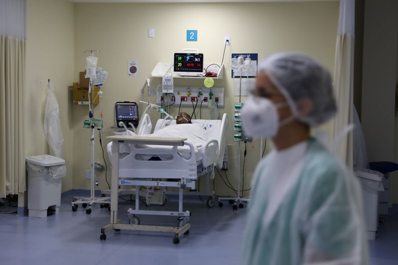 &copy; Reuters. Paciente com Covid-19 em hospital no Rio de Janeiro (RJ)  
18/06/2021
REUTERS/Pilar Olivares