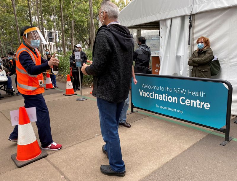 &copy; Reuters. FILE PHOTO: People wait outside a coronavirus disease (COVID-19) vaccination centre at Sydney Olympic Park in Sydney, Australia, July 14, 2021. REUTERS/Jane Wardell/File Photo