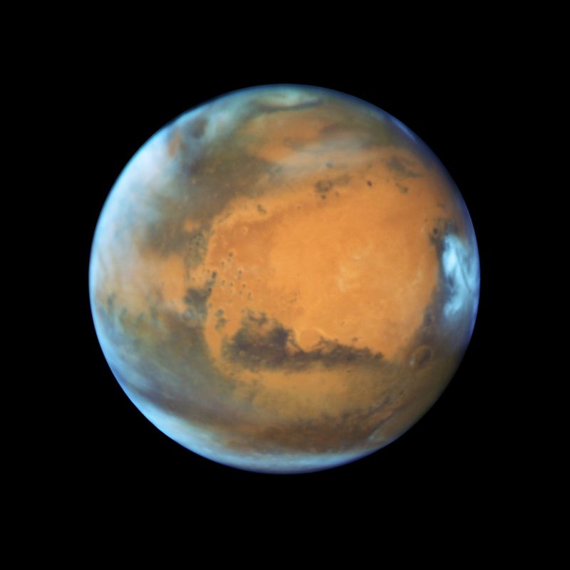 &copy; Reuters. كوكب المريخ في صورة التقطها تلسكوب هابل التابع لإدارة الطيران والفضاء الأمريكية (ناسا) من أرشيف رويترز.
