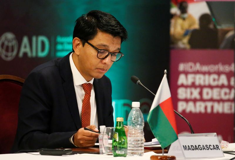 &copy; Reuters. FILE PHOTO: Madagascar's President Andry Rajoelina attends a meeting to discuss the 20th replenishment of the World Bank's International Development Association, in Abidjan, Ivory Coast July 15, 2021. REUTERS/Luc Gnago
