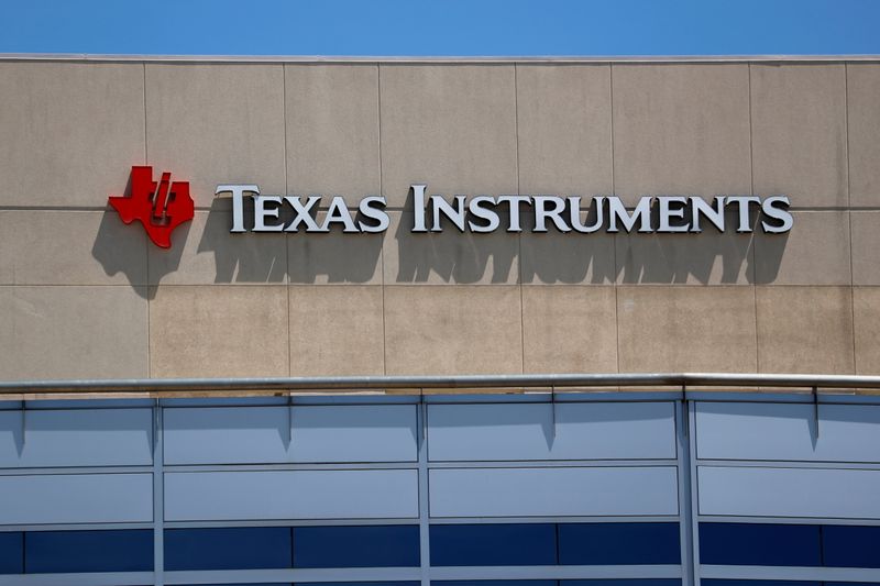 &copy; Reuters. FILE PHOTO: A Texas Instruments Office is shown in San Diego, California, U.S., April 24, 2018.  REUTERS/Mike Blake