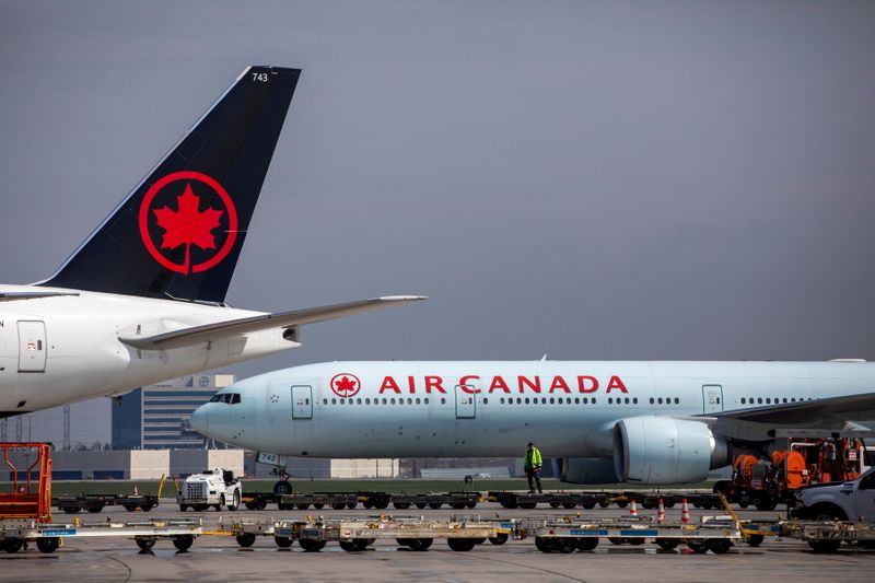 &copy; Reuters. FILE PHOTO: Air Canada planes are parked at Toronto Pearson Airport in Mississauga, Ontario, Canada April 28, 2021. REUTERS/Carlos Osorio/File Photo