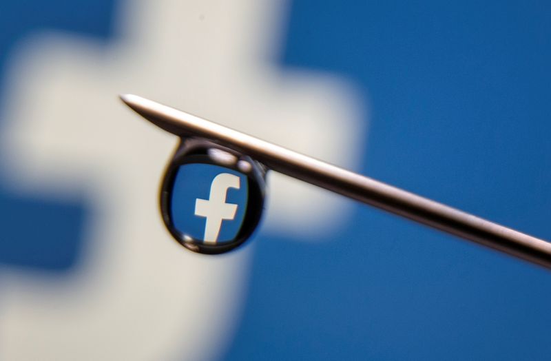&copy; Reuters. FILE PHOTO: Facebook logo is reflected in a drop on a syringe needle in this illustration photo taken March 16, 2021. REUTERS/Dado Ruvic/Illustration