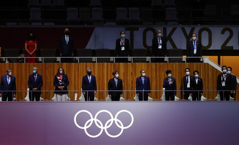 &copy; Reuters. إمبراطور اليابان ناروهيتو أثناء حضوره حفل افتتاح أولمبياد طوكيو 2020 يوم الجمعة. تصوير: ليونارد فوجر - رويترز.