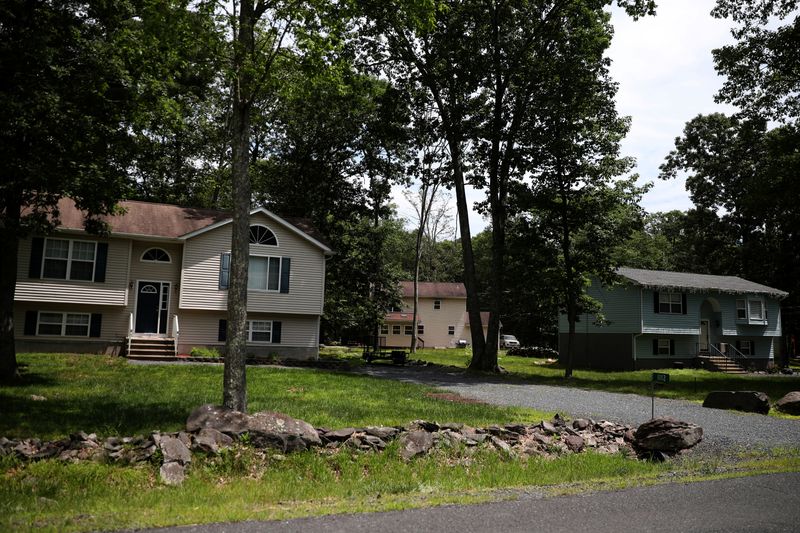 &copy; Reuters. FILE PHOTO: Homes are seen in the Penn Estates development where most of the homeowners are underwater on their mortgages in East Stroudsburg, Pennsylvania, U.S., June 20, 2018. Picture taken June 20, 2018. REUTERS/Mike Segar