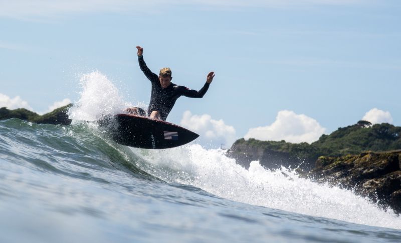 &copy; Reuters. Surfista norte-americano John John Florence treina na praia de Tsurigasaki antes dos Jogos Olímpicos de Tóquio
23/07/2021 Pool via Reuters/Olivier Morin