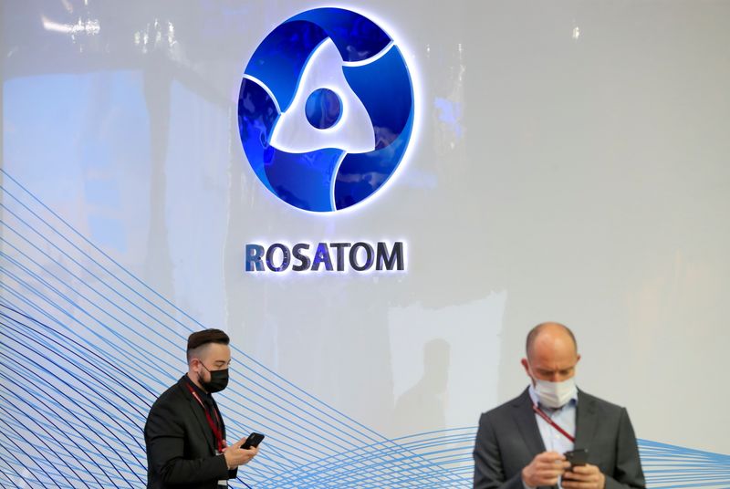 &copy; Reuters. The logo of Rosatom corporation is seen at the St. Petersburg International Economic Forum (SPIEF) in Saint Petersburg, Russia, June 2, 2021. REUTERS/Evgenia Novozhenina