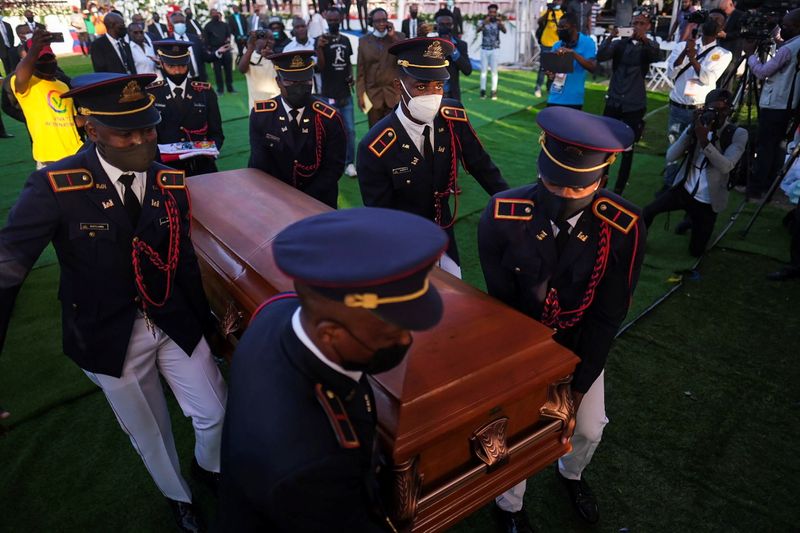 &copy; Reuters. Pallbearers in military attire carry the coffin holding the body of late Haitian President Jovenel Moise after he was shot dead at his home in Port-au-Prince earlier this month, in Cap-Haitien, July 23, 2021. REUTERS/Ricardo Arduengo