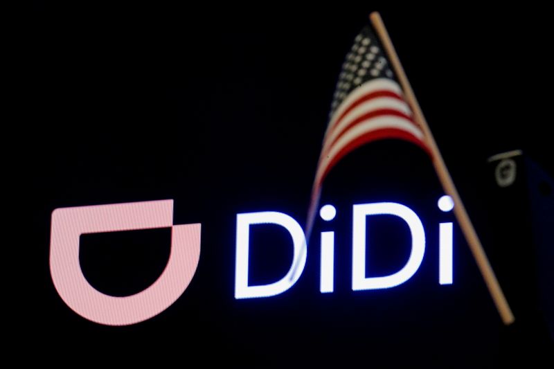 &copy; Reuters. FILE PHOTO: An American flag is seen in front of the logo for Chinese ride hailing company Didi Global Inc. during the IPO on the New York Stock Exchange (NYSE) floor in New York City, U.S., June 30, 2021.  REUTERS/Brendan McDermid/File Photo