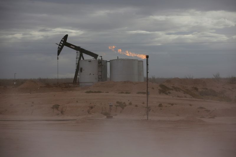 © Reuters. Bombeamento de petróleo no condado de Loving, Texas (EUA) 
25/11/2019
REUTERS/Angus Mordan