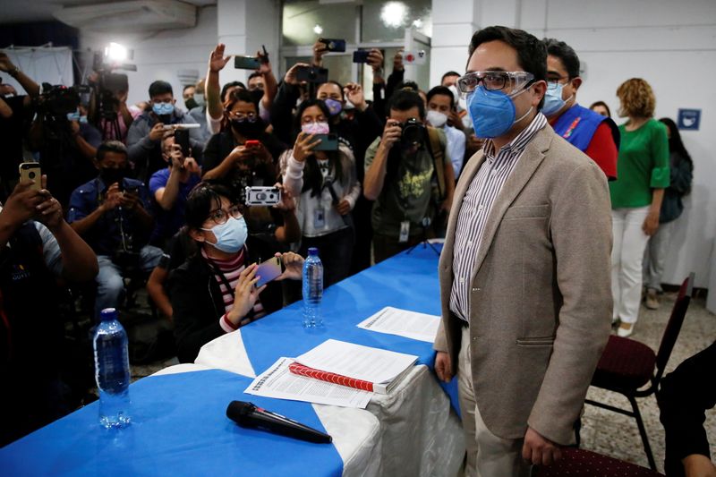 © Reuters. FILE PHOTO: Juan Francisco Sandoval, who was removed by Guatemala's Attorney General as head of the Special Prosecutor's Office Against Impunity (FECI), arrives for a news conference in Guatemala City, Guatemala July 23, 2021. REUTERS/Luis Echeverria/File Photo