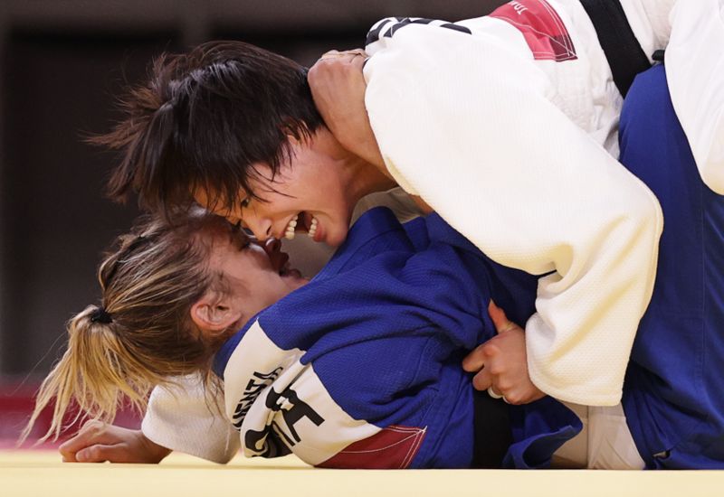 &copy; Reuters. Jul 25, 2021. 
Foto del domingo de la judoca japonesa Uta Abe en acción ante la brasileña Larissa Pimenta 
REUTERS/Hannah Mckay